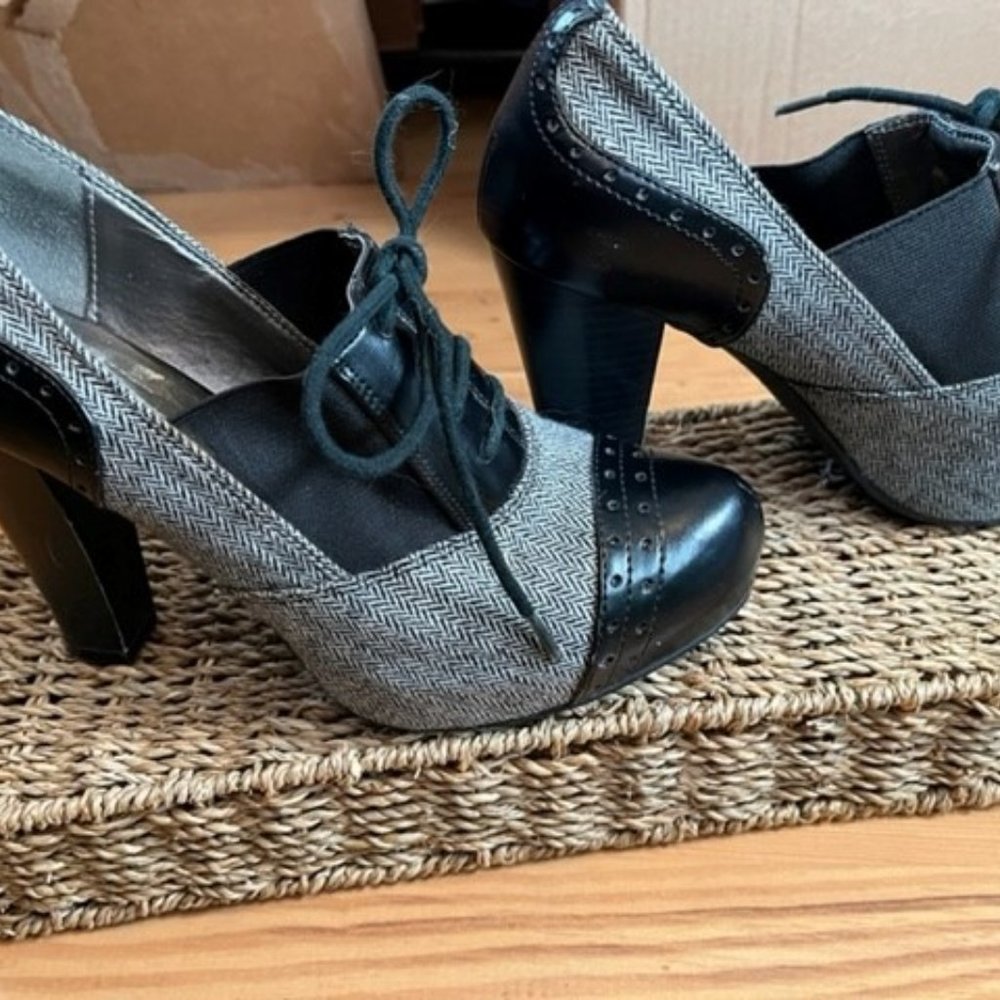 Apt 9 Wool and Leather Vintage Heels